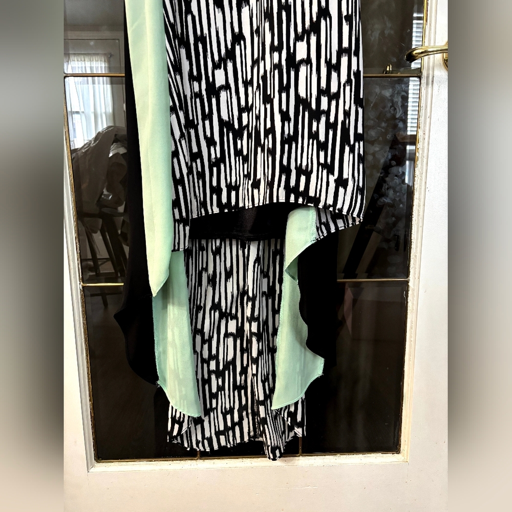 Stylish Black and White Patterned Dress with Mint Accents - Picture 4 of 8